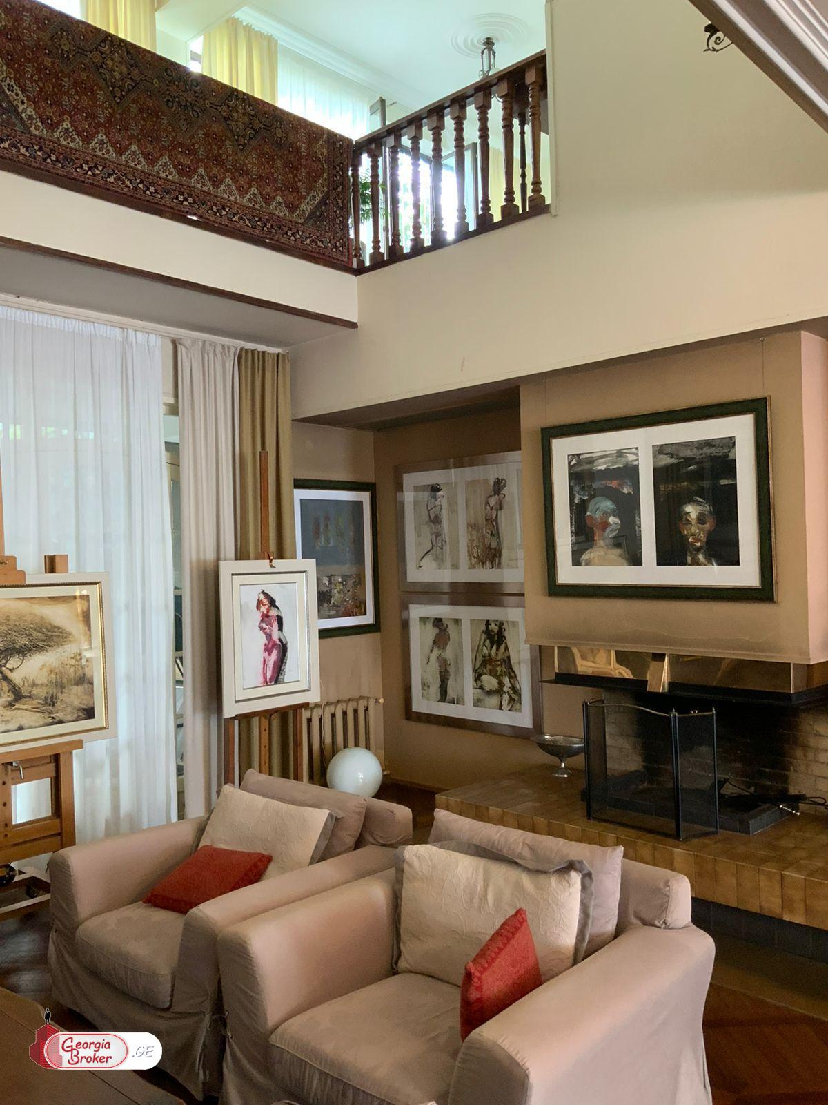 nearly repaired 10-room house for sale